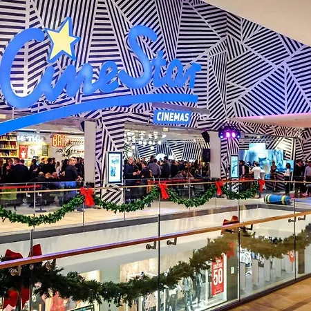 Rose By The & Tennis Courts דירה