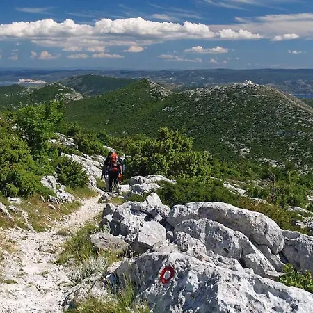 Rose By The & Tennis Courts דירה *