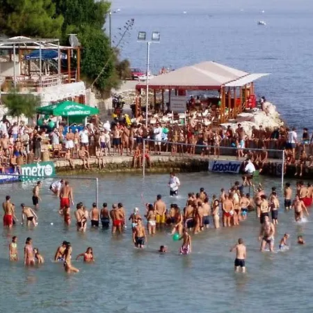 Rose By The & Tennis Courts * ספליט