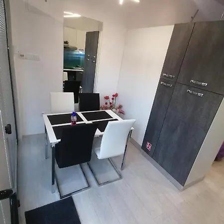 Rose By The & Tennis Courts Apartamento *