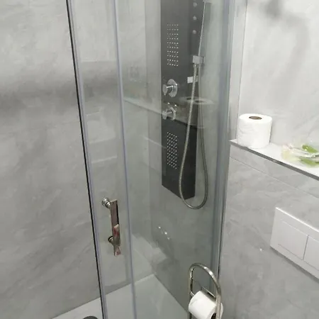 Rose By The & Tennis Courts * Split