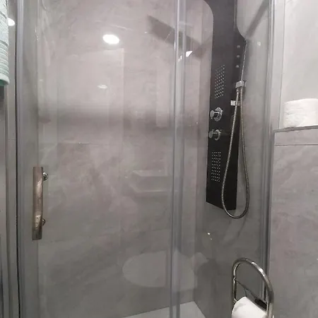 Rose By The & Tennis Courts Apartamento