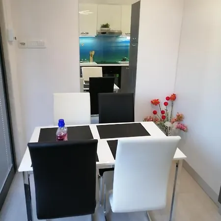 Rose By The & Tennis Courts Appartement *