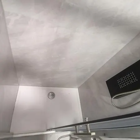 Rose By The & Tennis Courts * Split