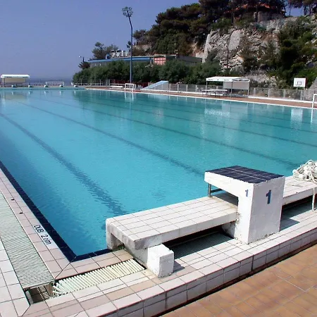 Rose By The & Tennis Courts * Split