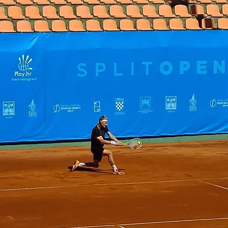 Rose By The & Tennis Courts * Split